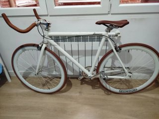 Bicicleta de paseo blanca