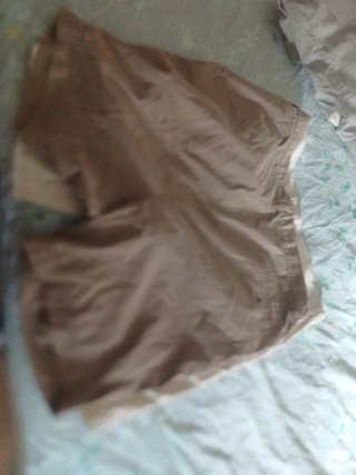 Pantalones cortos beige y marrones
