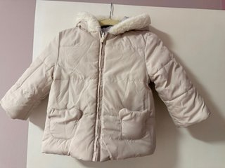 Chaqueta reversible beige ygris con capucha y pelo