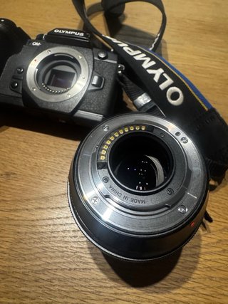 Olympus OM-D E-M1 + 12-40mm f/2.8 PRO + HLD-7