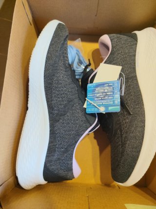 Deportivas Skechers Negras y Moradas Talla 38.5