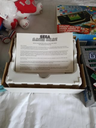 Game Gear con juego 4 -1, caja original y cargador
