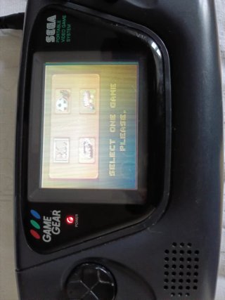 Game Gear con juego 4 -1, caja original y cargador