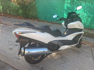 Honda Silver Wing 600 Maxi Scooter Blanca