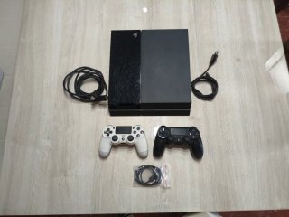 PS4 (PlayStation 4) con 2 mandos