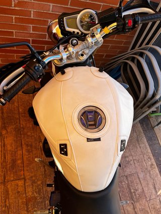 Funda depósito Triumph Street Triple 675 Blanca