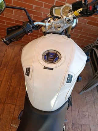 Funda depósito Triumph Street Triple 675 Blanca