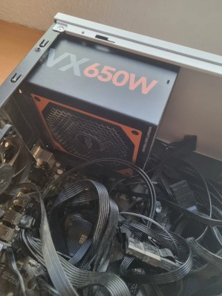 Caja Gaming con Fuente y Placa Base Gigabyte