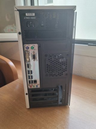 Caja Gaming con Fuente y Placa Base Gigabyte