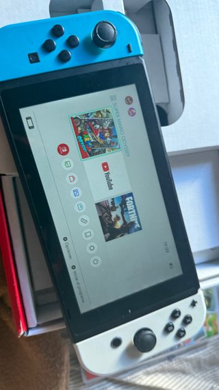 Nintendo Switch Azul y Blanco + Super Mario Odysse