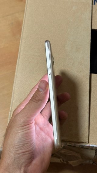 Samsung Galaxy J7 (2016) Dorado + Cargador