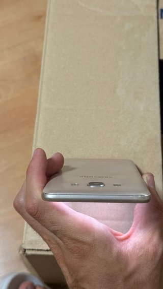 Samsung Galaxy J7 (2016) Dorado + Cargador