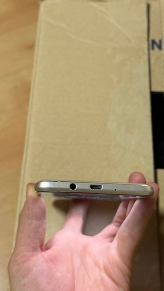 Samsung Galaxy J7 (2016) Dorado + Cargador