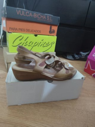 Sandalias marrones de tiras