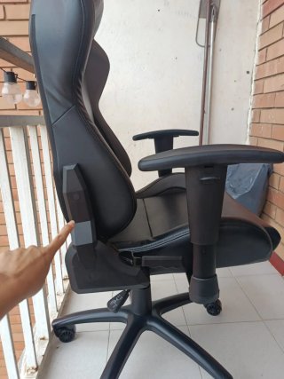 Silla Gaming Talius Ergonómica y Acolchada