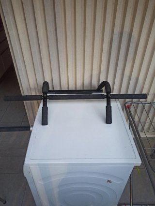 Barra de dominadas para puerta
