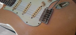 Fender Stratocaster 62 Aged Pink