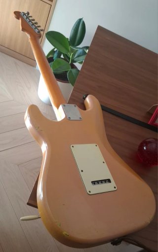 Fender Stratocaster 62 Aged Pink