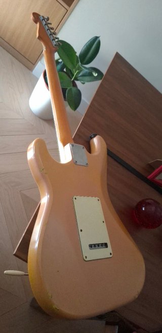 Fender Stratocaster 62 Aged Pink