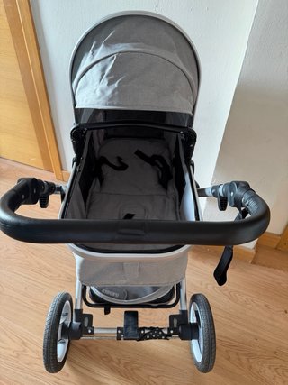 Carrito de bebé gris