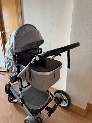 Carrito de bebé gris