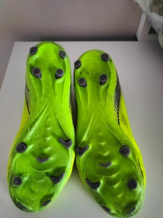 Botas de fútbol Nike verdes y amarillas