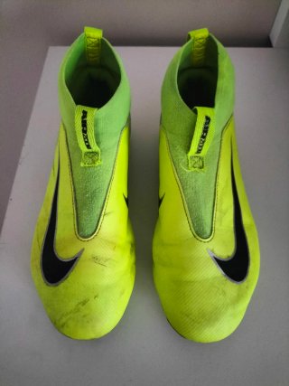 Botas de fútbol Nike verdes y amarillas