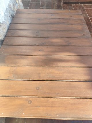 Mesa de jardín de madera