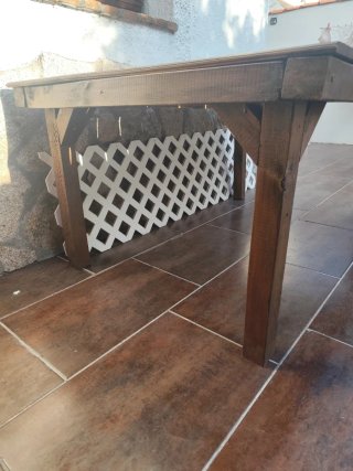 Mesa de jardín de madera
