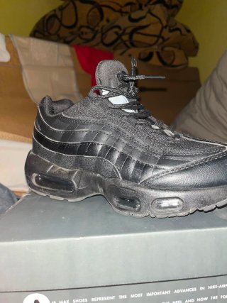 Nike Air Max 95 Negras Talla 40