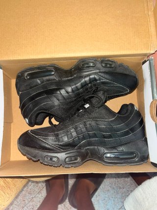 Nike Air Max 95 Negras Talla 40