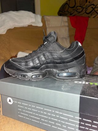 Nike Air Max 95 Negras Talla 40