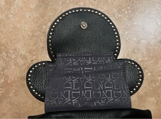 Mochila negra con orejas de Mickey