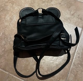 Mochila negra con orejas de Mickey
