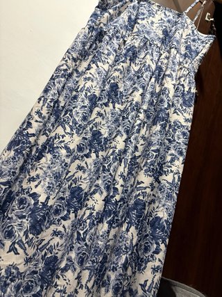 Vestido floral azul y blanco