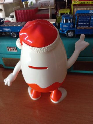 Expositor Kinder Sorpresa y Hucha Kinder.