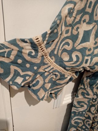 Vestido largo boho chic estampado verde y beige.