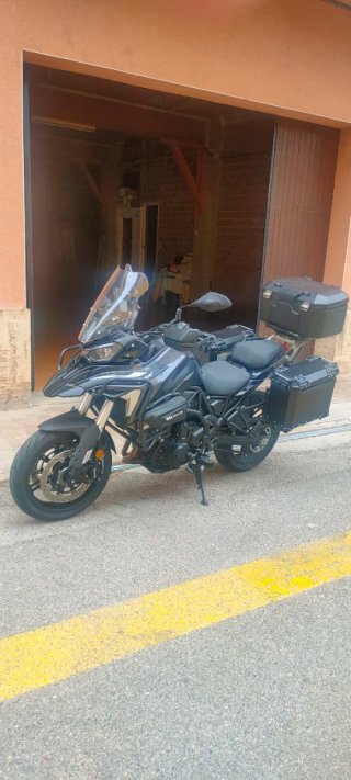 Benelli TRK 702 Adventure Negra
