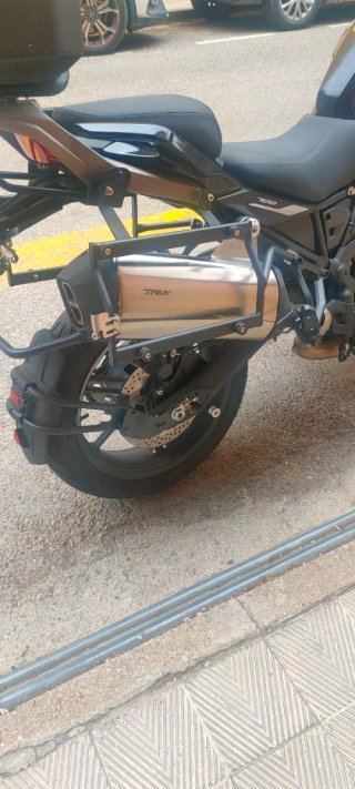 Benelli TRK 702 Adventure Negra
