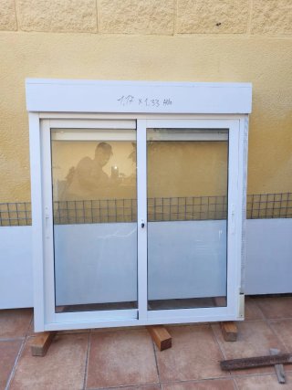 Ventana Aluminio con Persiana y Cerradura