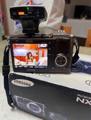 Samsung NX100 Fotocamera Digitale
