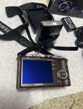 Samsung NX100 Fotocamera Digitale