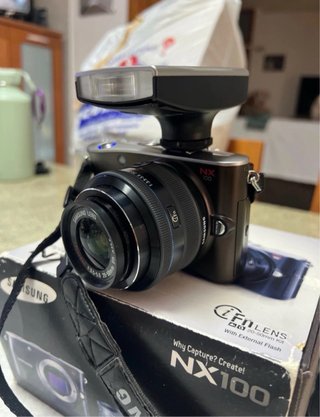 Samsung NX100 Fotocamera Digitale