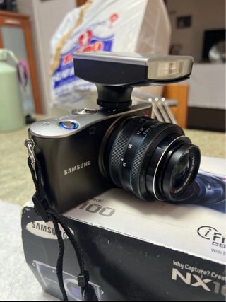 Samsung NX100 Fotocamera Digitale
