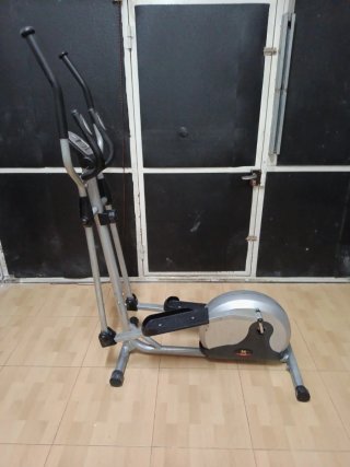 Elíptica e-bike plateada