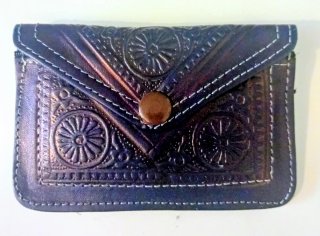 Monederos de cuero grabados