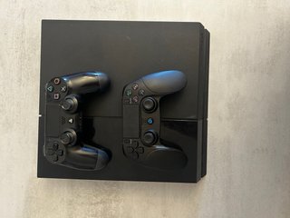 PS4 500GB con juego y 2 mandos