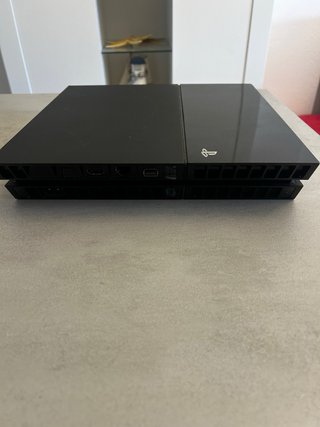 PS4 500GB con juego y 2 mandos
