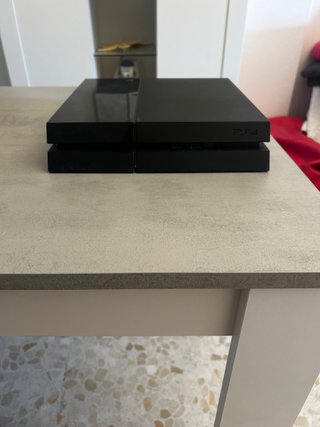 PS4 500GB con juego y 2 mandos