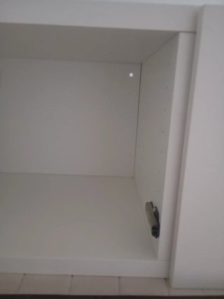Mueble de pared blanco de madera